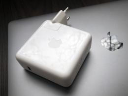How to charge a macbook using an external battery